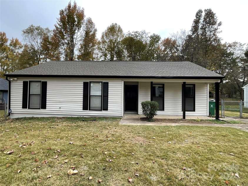 6848 Ridge Court, Charlotte, NC 28215.  MLS# CAR4196281, YatesRealty ID 1972. 