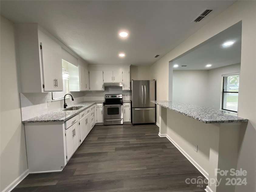 6848 Ridge Court, Charlotte, NC 28215.  MLS# CAR4196281, YatesRealty ID 1972. 