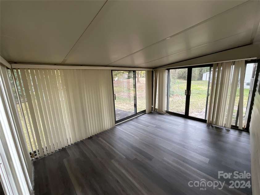 6848 Ridge Court, Charlotte, NC 28215.  MLS# CAR4196281, YatesRealty ID 1972. 