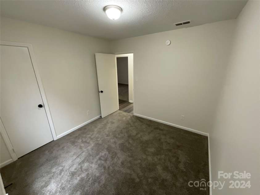 6848 Ridge Court, Charlotte, NC 28215.  MLS# CAR4196281, YatesRealty ID 1972. 