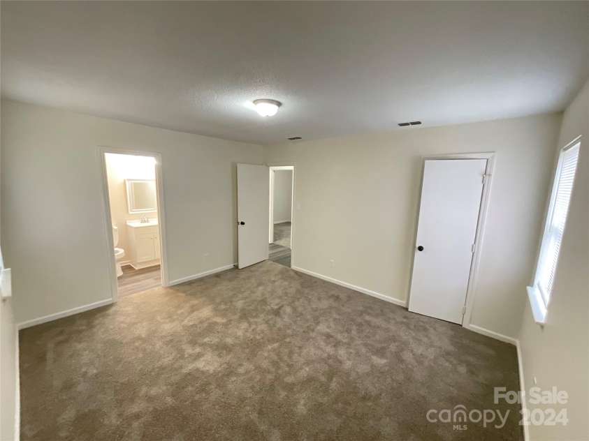 6848 Ridge Court, Charlotte, NC 28215.  MLS# CAR4196281, YatesRealty ID 1972. 