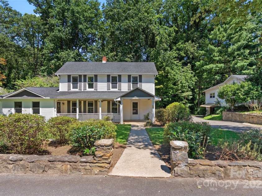 80 Laurel Avenue, Tryon, NC 28782.  MLS# CAR4299418, YatesRealty ID 1972. Live in Downtown Tryon! Walk everywhere and enjoy being part of a wonderful community.