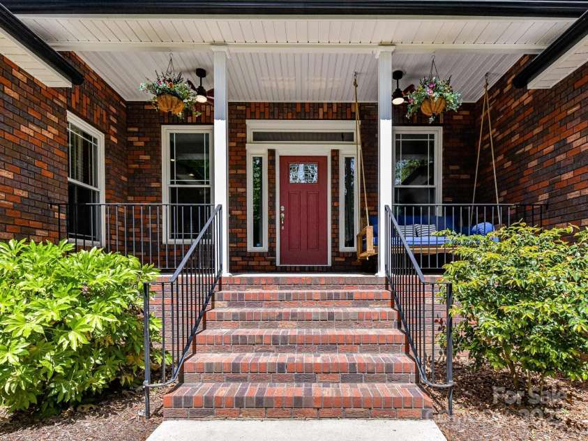 4301 Middle Stream Road, Charlotte, NC 28213.  MLS# CAR4249446, YatesRealty ID 19720. 