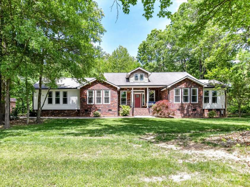 4301 Middle Stream Road, Charlotte, NC 28213.  MLS# CAR4249446, YatesRealty ID 19720. 