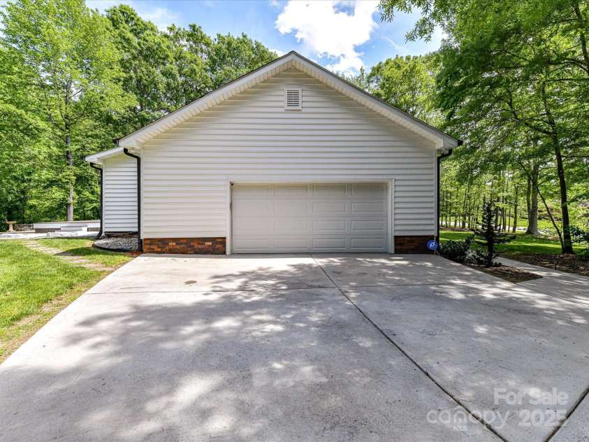 4301 Middle Stream Road, Charlotte, NC 28213.  MLS# CAR4249446, YatesRealty ID 19720. 