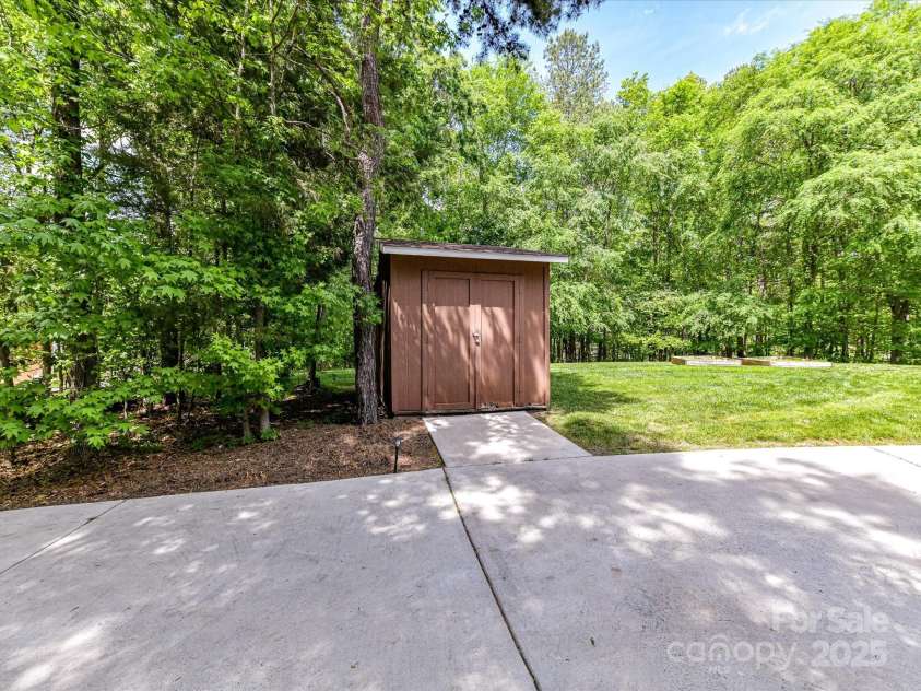 4301 Middle Stream Road, Charlotte, NC 28213.  MLS# CAR4249446, YatesRealty ID 19720. 