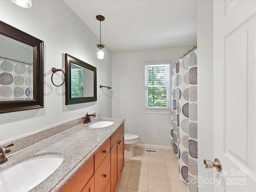 4301 Middle Stream Road, Charlotte, NC 28213.  MLS# CAR4249446, YatesRealty ID 19720. Hall Bath