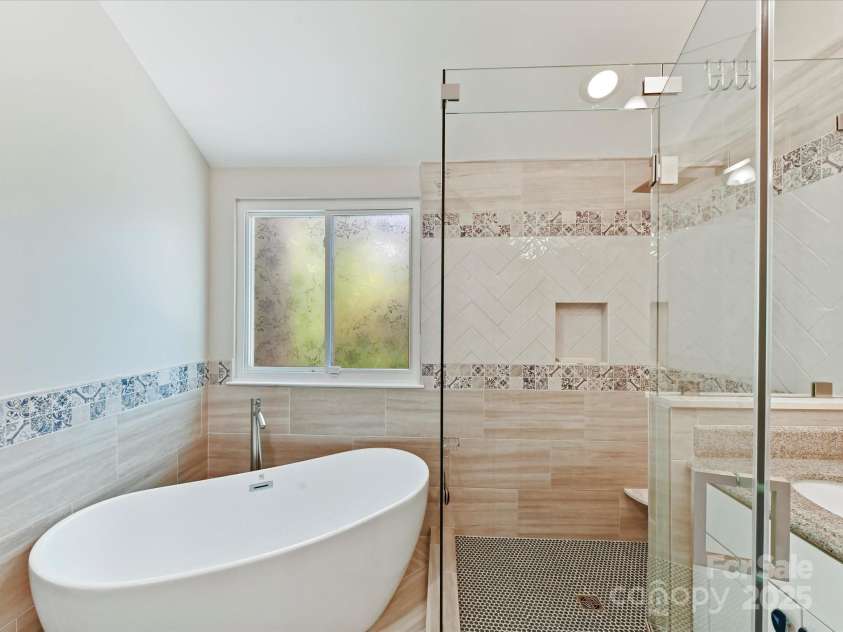 4301 Middle Stream Road, Charlotte, NC 28213.  MLS# CAR4249446, YatesRealty ID 19720. Primary Bath