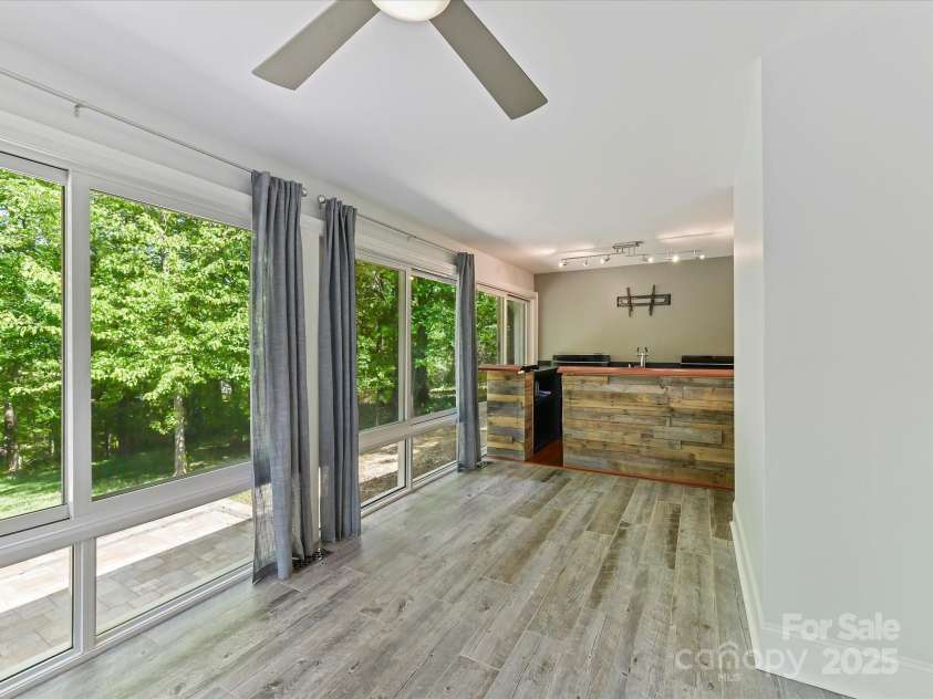 4301 Middle Stream Road, Charlotte, NC 28213.  MLS# CAR4249446, YatesRealty ID 19720. Sunroom