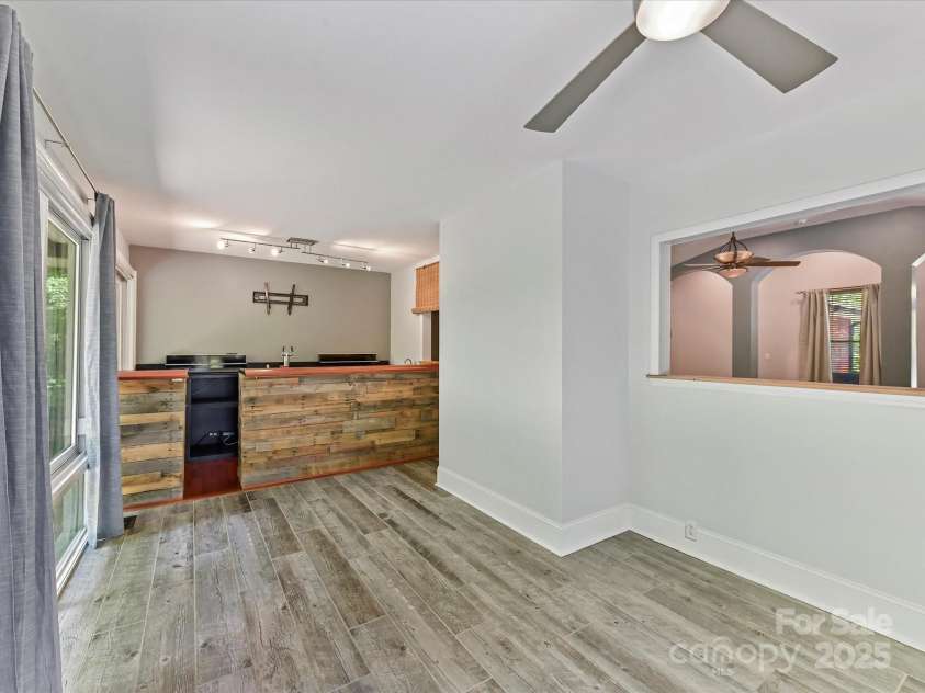 4301 Middle Stream Road, Charlotte, NC 28213.  MLS# CAR4249446, YatesRealty ID 19720. Sunroom