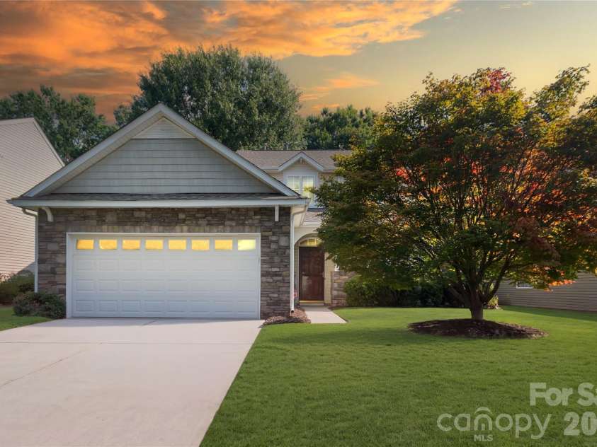 11012 Sedgemoor Lane, Charlotte, NC 28277.  MLS# CAR4340731, YatesRealty ID 19721. 