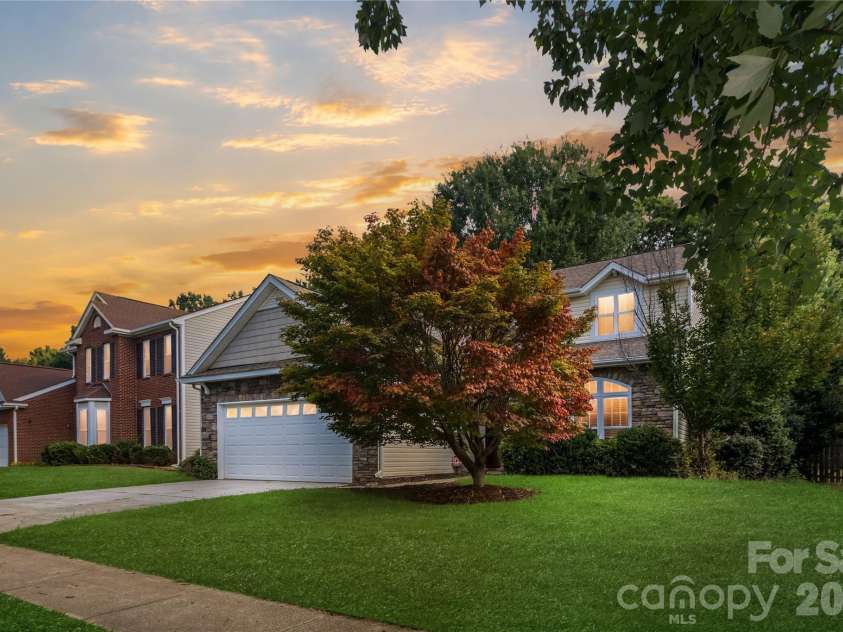 11012 Sedgemoor Lane, Charlotte, NC 28277.  MLS# CAR4340731, YatesRealty ID 19721. 