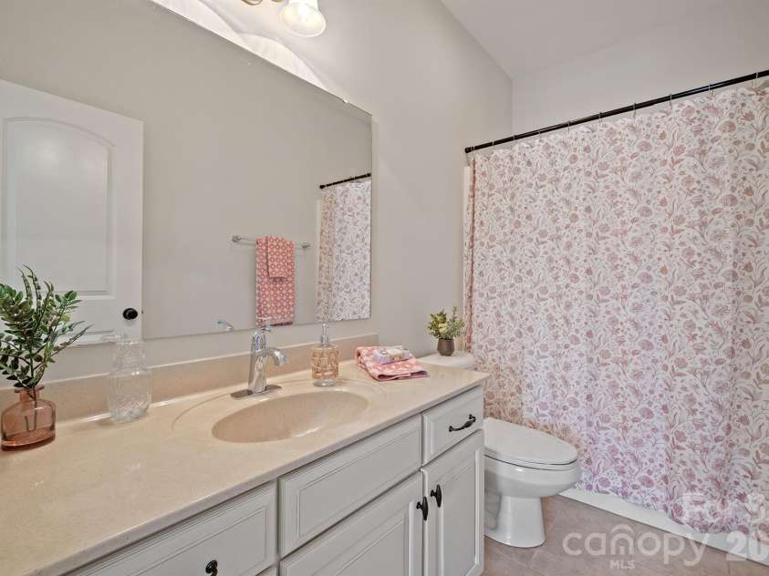 10620 Euclid Avenue, Concord, NC 28027.  MLS# CAR4354098, YatesRealty ID 19722. Ensuite bath