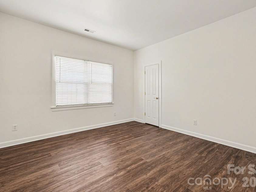 11124 Tradition View Drive, Charlotte, NC 28269.  MLS# CAR4361986, YatesRealty ID 19724. 
