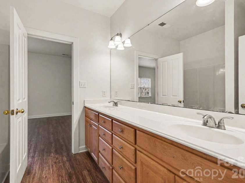 11124 Tradition View Drive, Charlotte, NC 28269.  MLS# CAR4361986, YatesRealty ID 19724. 