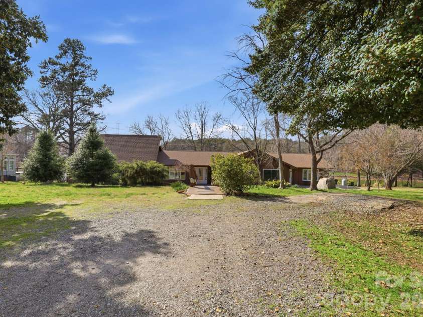 236 Apache Road, Troutman, NC 28166.  MLS# CAR4359171, YatesRealty ID 19726. Entry view to property.