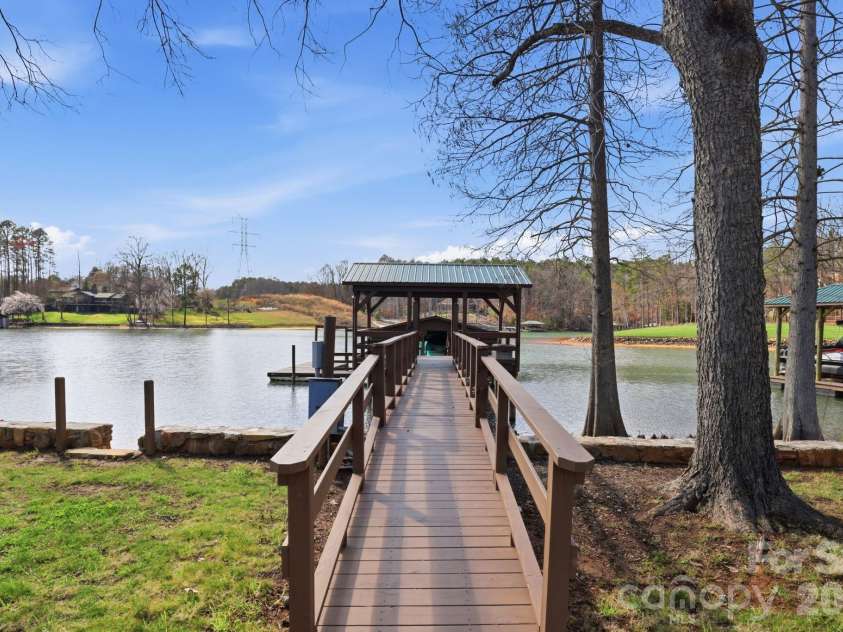 236 Apache Road, Troutman, NC 28166.  MLS# CAR4359171, YatesRealty ID 19726. Walkway to landing area with seating and dock.