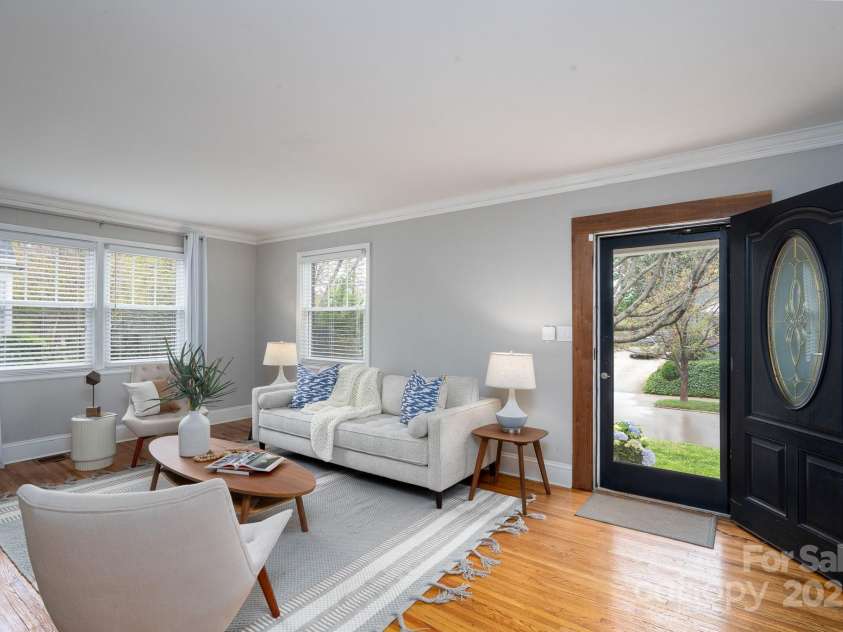 717 Woodruff Place, Charlotte, NC 28208.  MLS# CAR4239712, YatesRealty ID 19726. 