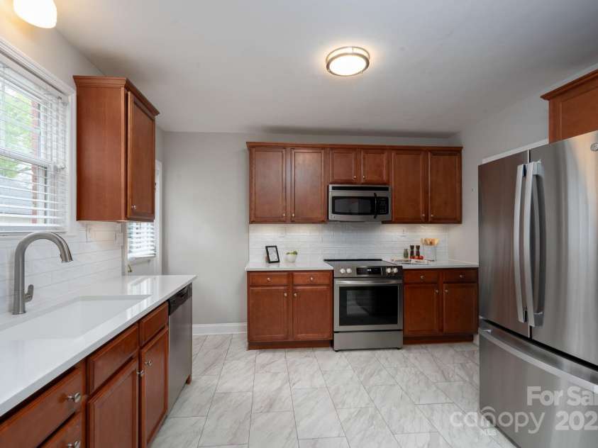 717 Woodruff Place, Charlotte, NC 28208.  MLS# CAR4239712, YatesRealty ID 19726. 