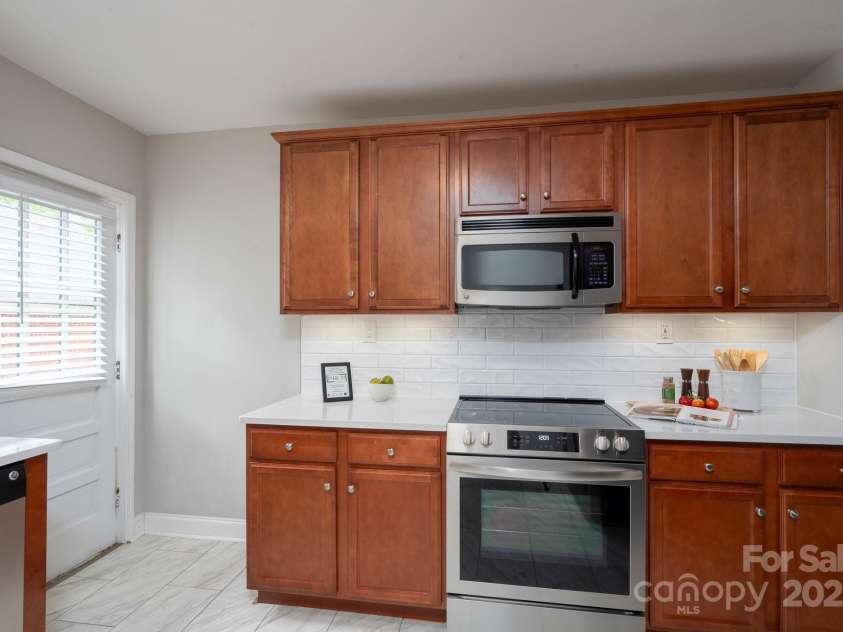 717 Woodruff Place, Charlotte, NC 28208.  MLS# CAR4239712, YatesRealty ID 19726. 