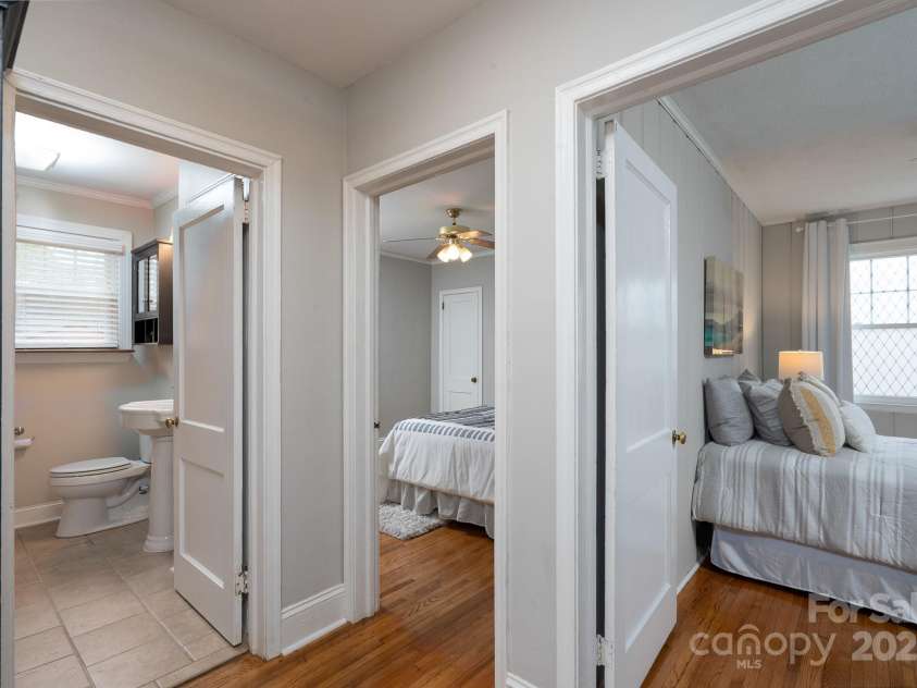 717 Woodruff Place, Charlotte, NC 28208.  MLS# CAR4239712, YatesRealty ID 19726. 