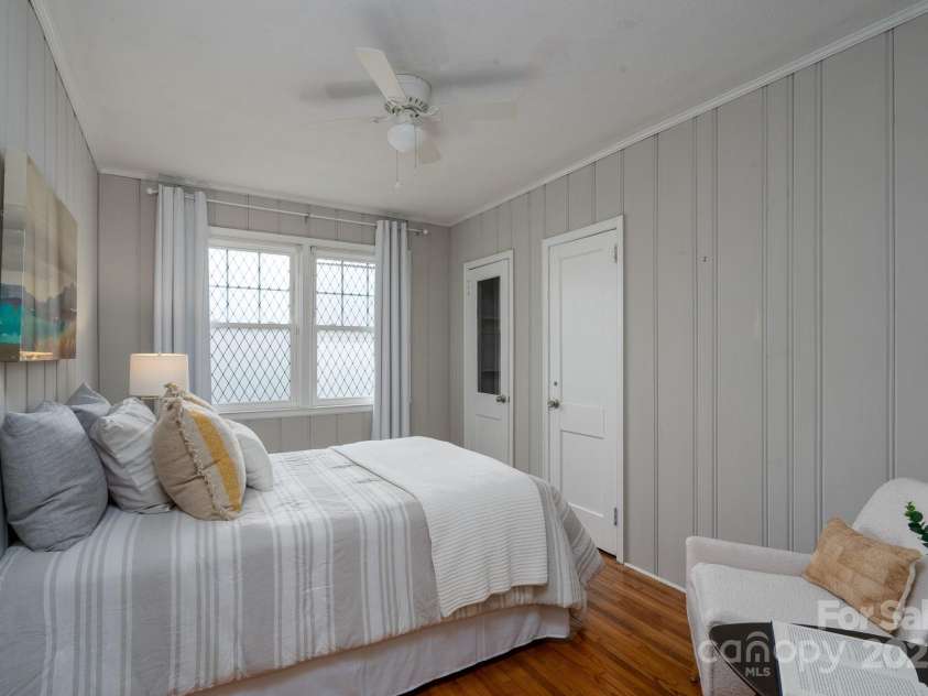 717 Woodruff Place, Charlotte, NC 28208.  MLS# CAR4239712, YatesRealty ID 19726. 