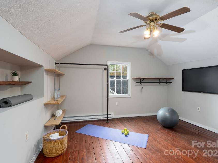 717 Woodruff Place, Charlotte, NC 28208.  MLS# CAR4239712, YatesRealty ID 19726. 