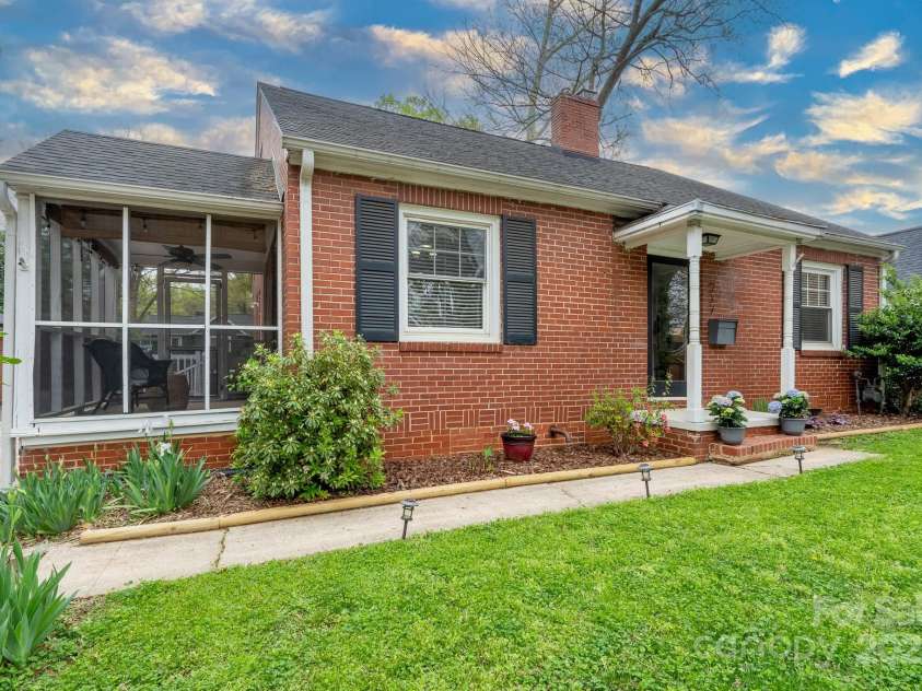 717 Woodruff Place, Charlotte, NC 28208.  MLS# CAR4239712, YatesRealty ID 19726. 