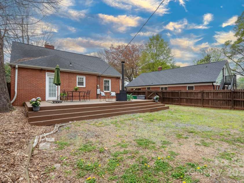 717 Woodruff Place, Charlotte, NC 28208.  MLS# CAR4239712, YatesRealty ID 19726. 