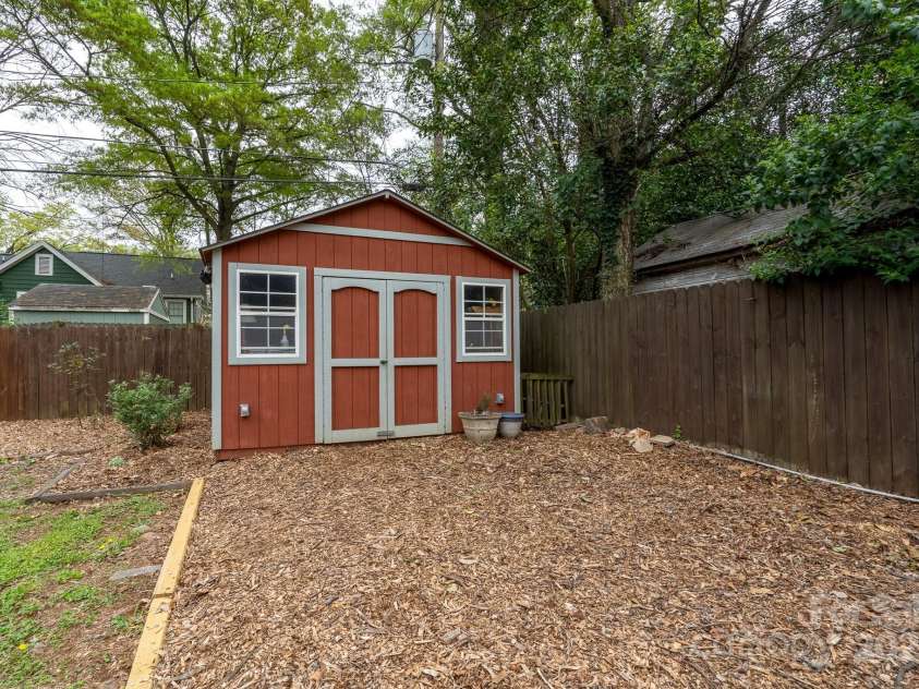 717 Woodruff Place, Charlotte, NC 28208.  MLS# CAR4239712, YatesRealty ID 19726. 