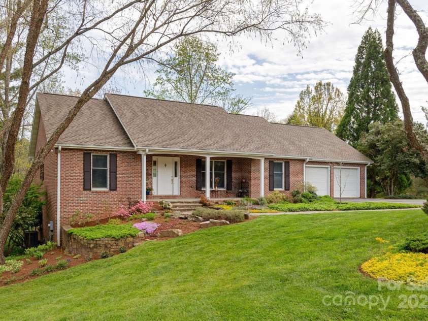 1420 Patriots Drive, Hendersonville, NC 28739.  MLS# CAR4249241, YatesRealty ID 19727. 