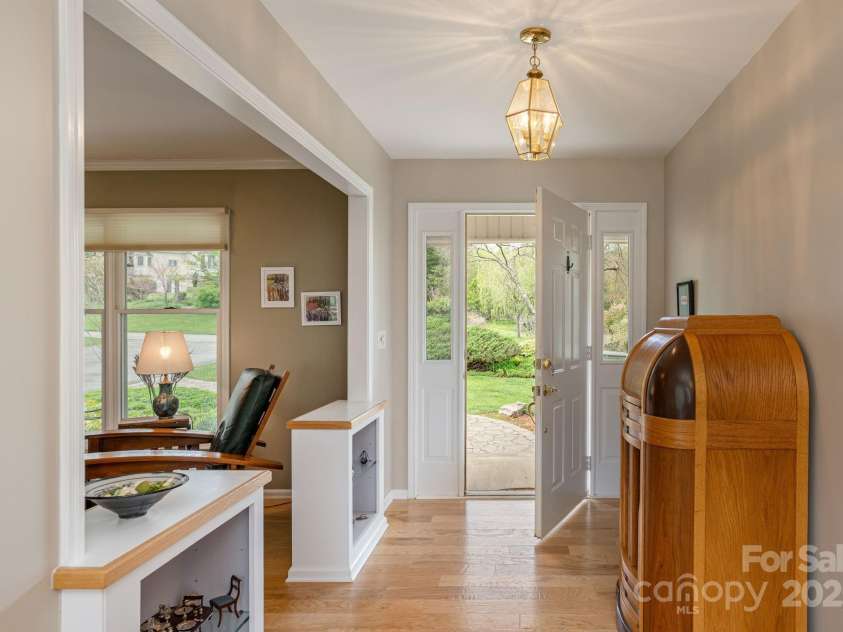 1420 Patriots Drive, Hendersonville, NC 28739.  MLS# CAR4249241, YatesRealty ID 19727. 