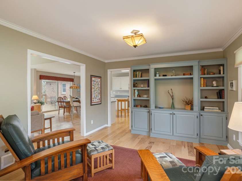 1420 Patriots Drive, Hendersonville, NC 28739.  MLS# CAR4249241, YatesRealty ID 19727. 