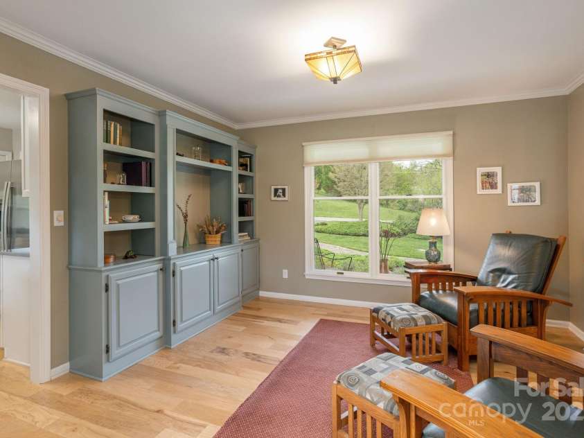 1420 Patriots Drive, Hendersonville, NC 28739.  MLS# CAR4249241, YatesRealty ID 19727. 