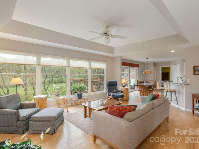 1420 Patriots Drive, Hendersonville, NC 28739.  MLS# CAR4249241, YatesRealty ID 19727. 