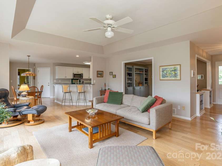 1420 Patriots Drive, Hendersonville, NC 28739.  MLS# CAR4249241, YatesRealty ID 19727. 