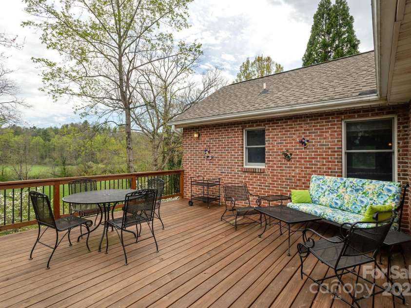 1420 Patriots Drive, Hendersonville, NC 28739.  MLS# CAR4249241, YatesRealty ID 19727. 