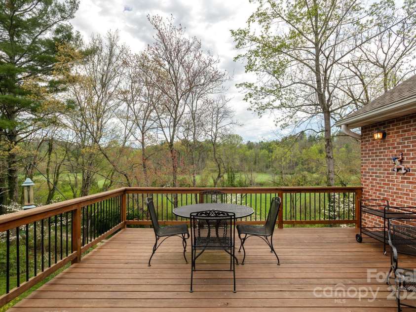 1420 Patriots Drive, Hendersonville, NC 28739.  MLS# CAR4249241, YatesRealty ID 19727. 