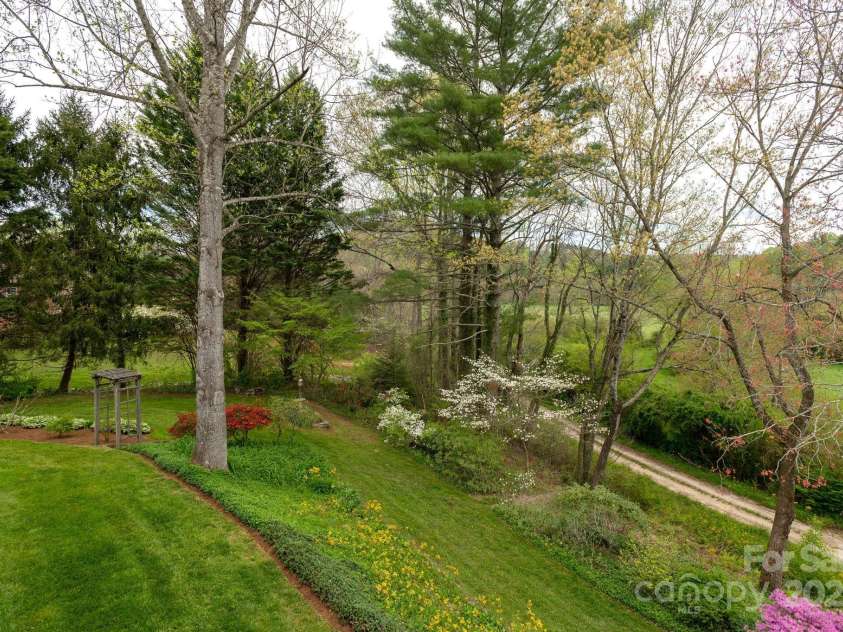 1420 Patriots Drive, Hendersonville, NC 28739.  MLS# CAR4249241, YatesRealty ID 19727. 