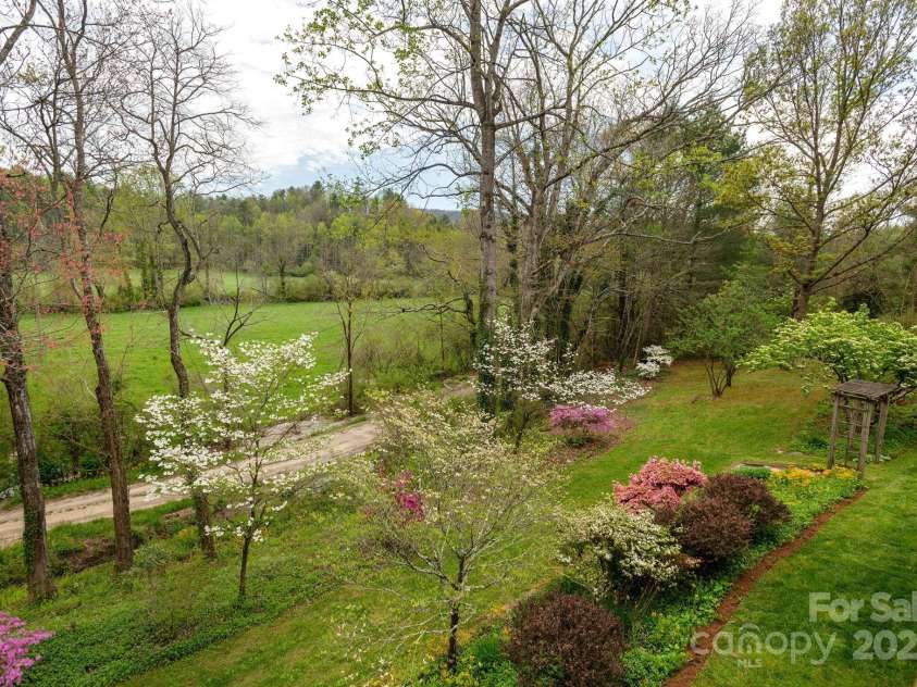 1420 Patriots Drive, Hendersonville, NC 28739.  MLS# CAR4249241, YatesRealty ID 19727. 