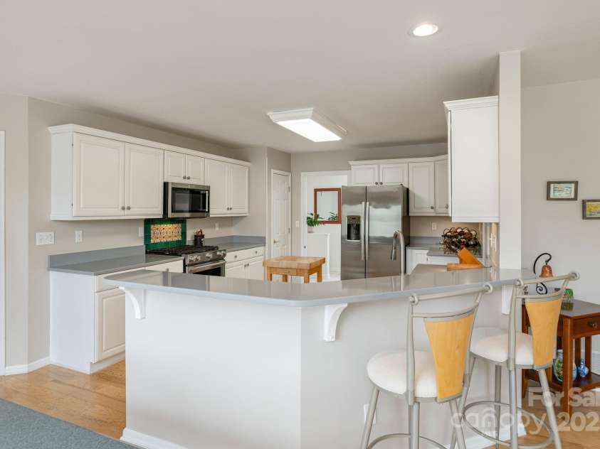 1420 Patriots Drive, Hendersonville, NC 28739.  MLS# CAR4249241, YatesRealty ID 19727. 