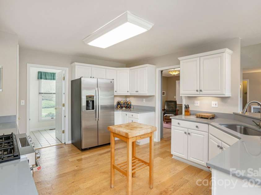 1420 Patriots Drive, Hendersonville, NC 28739.  MLS# CAR4249241, YatesRealty ID 19727. 