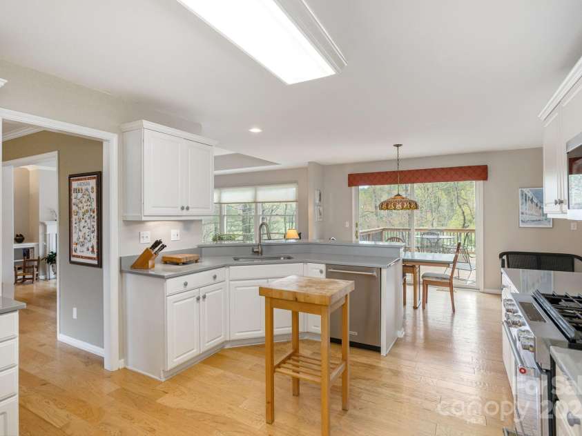 1420 Patriots Drive, Hendersonville, NC 28739.  MLS# CAR4249241, YatesRealty ID 19727. 