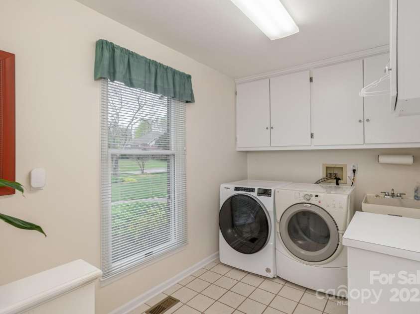 1420 Patriots Drive, Hendersonville, NC 28739.  MLS# CAR4249241, YatesRealty ID 19727. 