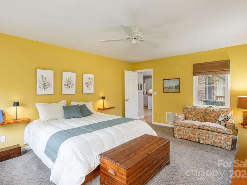 1420 Patriots Drive, Hendersonville, NC 28739.  MLS# CAR4249241, YatesRealty ID 19727. 