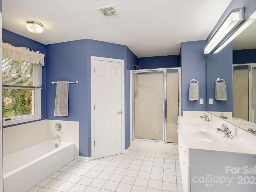 1420 Patriots Drive, Hendersonville, NC 28739.  MLS# CAR4249241, YatesRealty ID 19727. 