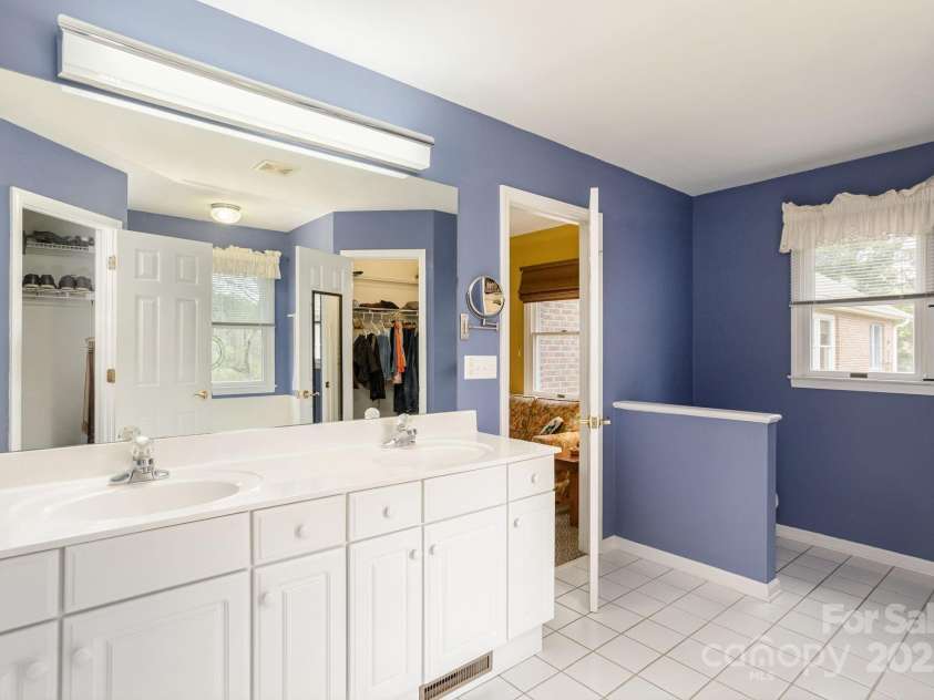 1420 Patriots Drive, Hendersonville, NC 28739.  MLS# CAR4249241, YatesRealty ID 19727. 