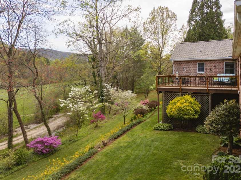 1420 Patriots Drive, Hendersonville, NC 28739.  MLS# CAR4249241, YatesRealty ID 19727. 