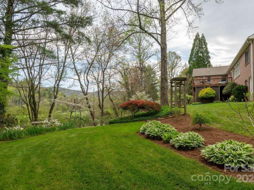 1420 Patriots Drive, Hendersonville, NC 28739.  MLS# CAR4249241, YatesRealty ID 19727. 