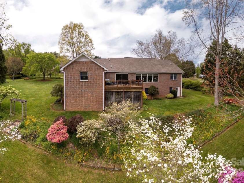 1420 Patriots Drive, Hendersonville, NC 28739.  MLS# CAR4249241, YatesRealty ID 19727. 